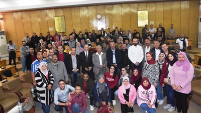 محافظ أسوان يكرم أعضاء قافلة مستشفى كفافى الميدانى
