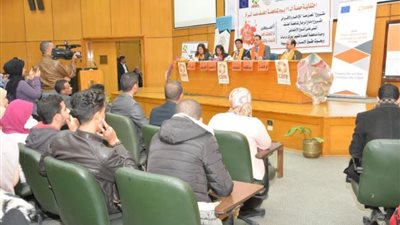 جامعة أسيوط تدعو إلى إدماج الرجال لمناهضة العنف ضد المرأة¨ صور