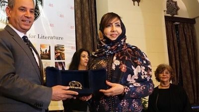 روائية سعودية تفوز بجائزة نجيب محفوظ فى الأدب