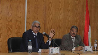 مد خدمة رئيس جامعة جنوب الوادى ونائبه حتى نهاية العام الدراسى الحالى