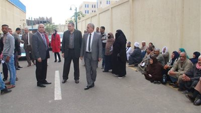 رئيس جامعة كفر الشيخ يتابع حالات الكشف بالمستشفى الجامعي