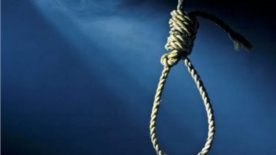 بعد اكتشاف والدها علاقتها بشاب.. انتحار طالبة شنقا بغرفة نومها