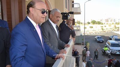مميش وصقر يشهدان التشغيل التجريبى لكوبرى الشط بالسويس .. صور