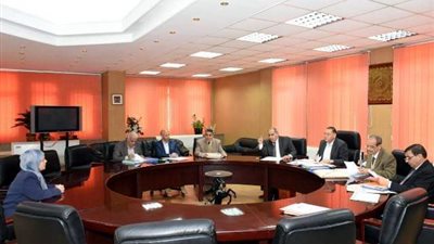 محافظ الشرقية يترأس لجنة لإختيار مدير عام ادارة الصيدلة بمديرية الصحية
