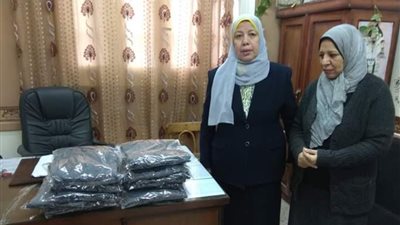 حملة شباب بيحب الخانكة توزع ملابس الشتاء علي طلاب المدارس الأيتام