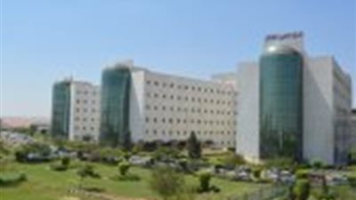خبير فى جراحة العيون بالمركز الطبى العالمى