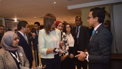 وزيرة الهجرة تتفقد جناحي الأكاديمة الوطنية لتأهيل الشباب ومدينة زويل
