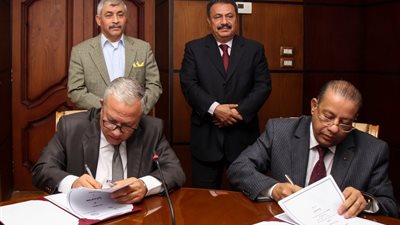 ميناء دمياط يوقع بروتوكول للتعاون مع مصلحة الضرائب