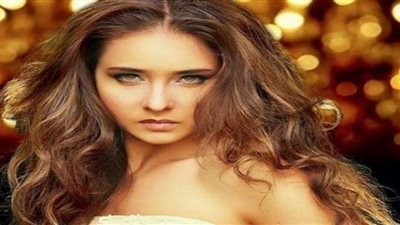هند صبرى تهنئ نيللى كريم بعيد ميلادها