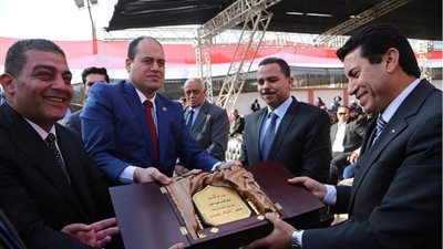 وزير الرياضة يفتتح تطوير مركز شباب شرق حلوان