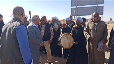 وزير الزراعة يتفقد انشطة القوافل البيطرية في كلابشة اسوان