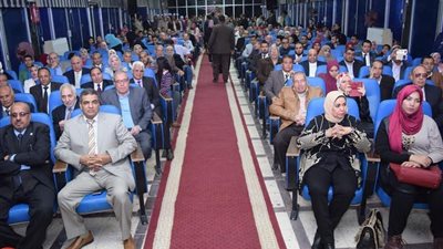 ورشة عمل بتربية سوهاج باستخدام 