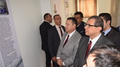 محافظ بني سويف وزير القوى العاملة يزوران مصنع عالمى للخميرة