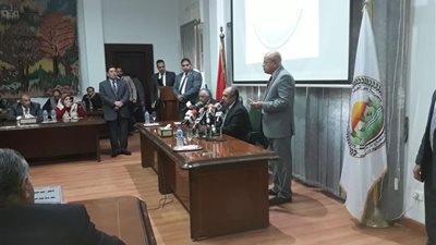 وزير الزراعة: تطبيق منع بيع الدواجن الحية سيبدأ بالمحافظات الكبرى