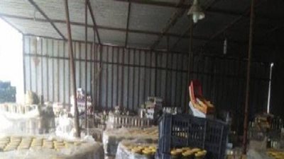 ضبط 109 طن اغذية غيرصالحه بمصنع تعبئه غيرمرخص بالعامرية