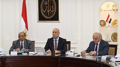 وزيرا الإسكان والتنمية المحلية يستعرضان مشروع الحافلات السريعة بمدينة 6 أكتوبر