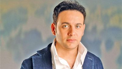 مصطفى قمر ينتهى من 