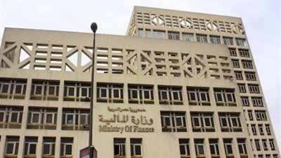 المالية: لا يجوز صرف العلاوة الخاصة أو الحافز الشهري للعاملين في هذه الحالة