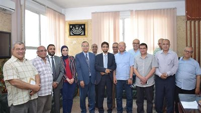 استشاري عالمى لجراحة مناظير الصدر يناظر 25 حالة