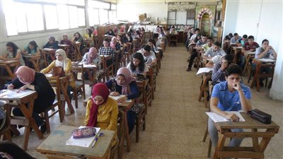 طلاب الثانوية يؤدون اختبارات القدرات بجامعة المنيا