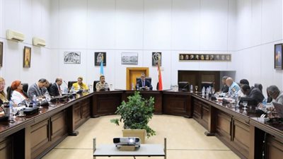 اجتماع لوضع اللمسات الأخيرة لكراسة شروط إدارة خدمات المتحف الكبير قبل طرحها