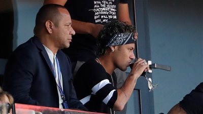 والد نيمار يكذّب اتهامات باريس سان جيرمان