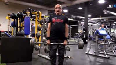 رياضي في سن الـ 75 يستعد لبطولة العالم في رفع الأثقال..فيديو
