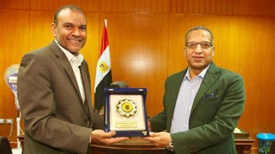 جامعة الأقصر وهيئة تعليم الكبار تبحثان التعاون لخدمة القرى الأكثر فقرا
