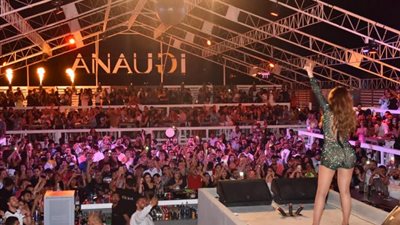 بالصور .. هيفاء وهبي تتألق في حفلها بالساحل الشمالي