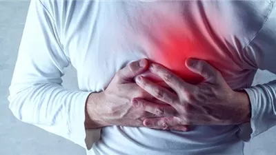 احذر .. علامتين لاحتمال الإصابة بنوبة قلبية