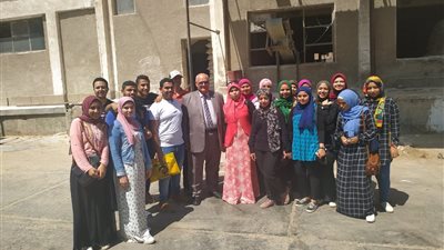 تدريب عدد من طلبه كليه التجارة بدءا من غدا علي مجال العمل التمويني