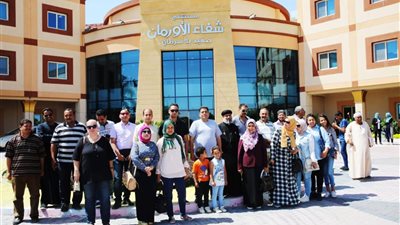 أهالى القرنة ورجال الدين فى زيارة لمستشفى الأورمان لعلاج السرطان بالأقصر