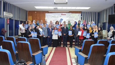 رئيس جامعة سوهاج محاضراً في فعاليات الدورة التدريبية لتأهيل المرأة سياسياً.