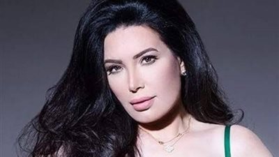 عبير صبرى تسب معجبه بلفظ خارج