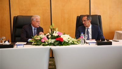 طلعت وفودة يعقدان اجتماعا لمتابعة الاستعدادات للمؤتمر العالمي للاتصالات الراديوية