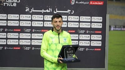 غيلاس قناوي يحصد جائزة أفضل لاعب فى مباراة المصري والزمالك