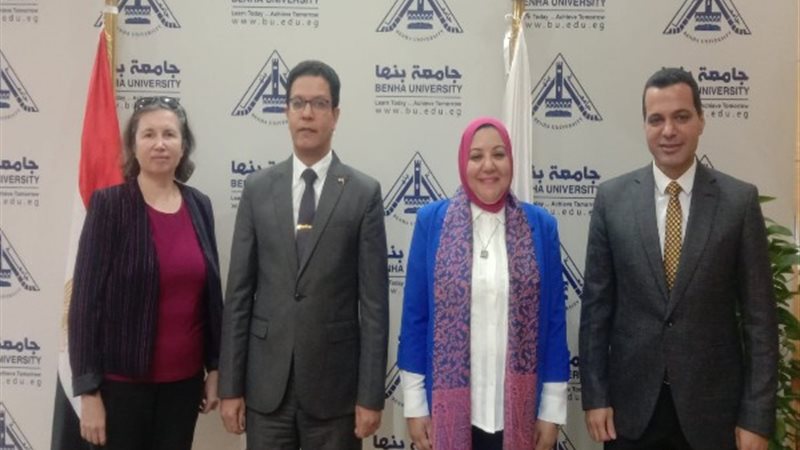 البرامج والمنح المتاحة