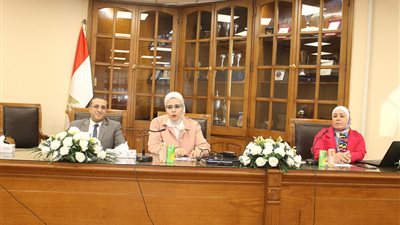 آداب عين شمس تنظن ندوة 