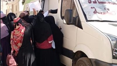 الكشف وعلاج ٩٤٦ حالة بقافلة طبية مجانية بقوص
