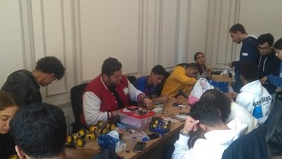 انتظام الدراسة العملية بالمعامل لطلاب جامعة القاهرة الدولية