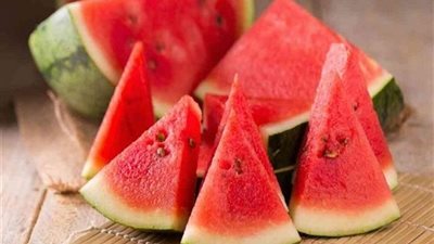 أبرزها علاج السمنة والسكري .. فوائد تناول البطيخ