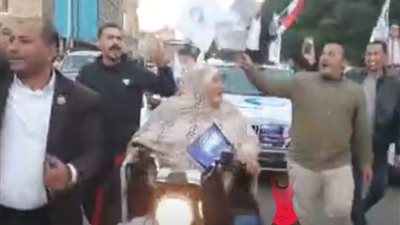 انطلاق مسيرة شعبية من أمام مستقبل وطن بالزقازيق احتفالا بفوز السيسى