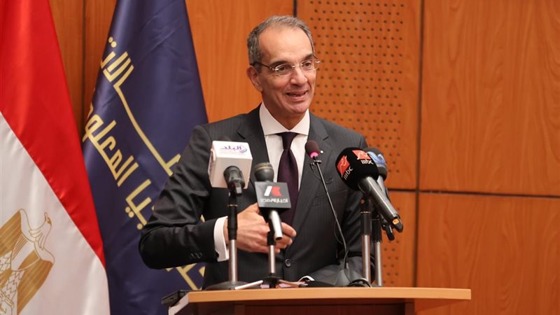 الدكتور عمرو طلعت