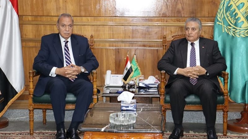 محافظ القليوبية يناقش
