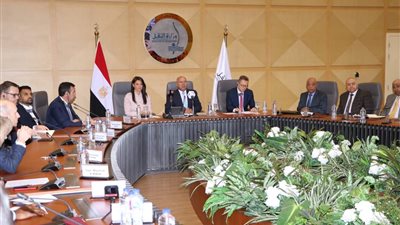 وزير النقل : مصر لاتبيع موانيها ومستمرون في تنفيذ المشروعات