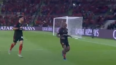 شاهد .. هدف بيرسى تاو فى شباك أوراوا اليابانى