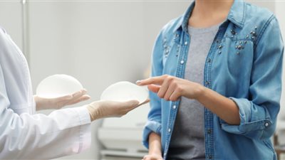 الحقن بالسيليكون .. عمليات تجميل تلجأ إليها النساء