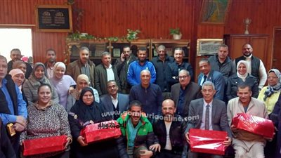 عميد آداب المنوفية يكرم المحالين إلى المعاش