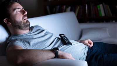 النوم أمام التلفزيون .. أكثر الوضعيات خطورة للإنسان