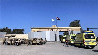 ميناء رفح البري يستقبل 35 جريحا ومرافقًا فلسطينيًا